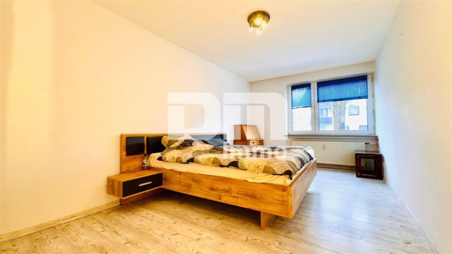 Modernisiertes Mehrfamilienhaus mit 8 Wohneinheiten und 2 Gewerbeflächen - Schlafzimmer WE5